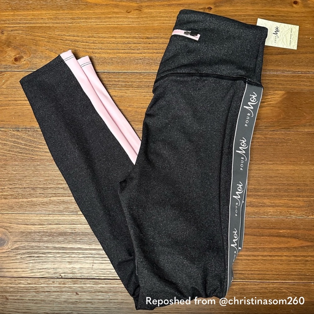 workout leggings with zippered pocket!! Size small
